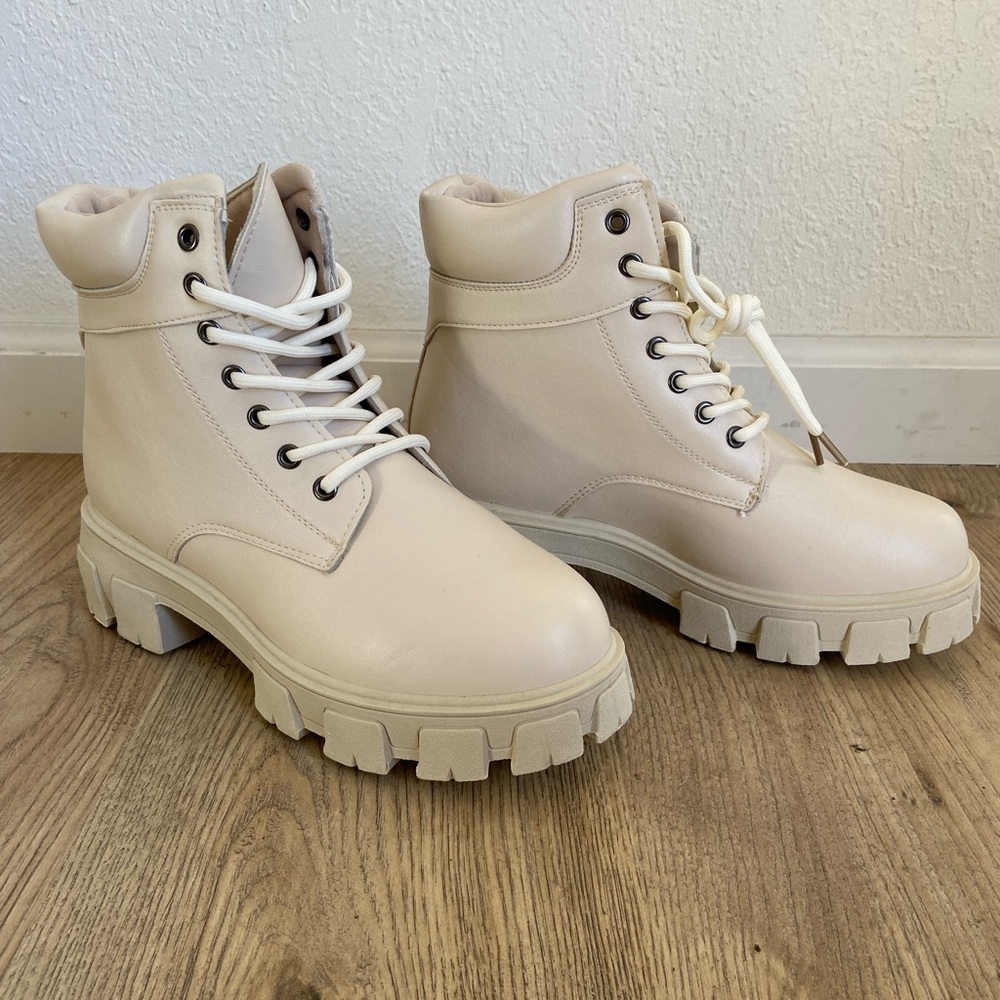 New Wild Diva Lounge Chunky Cream Lace-Up Combat Snow Ankle Boots Women’s 7 1/2